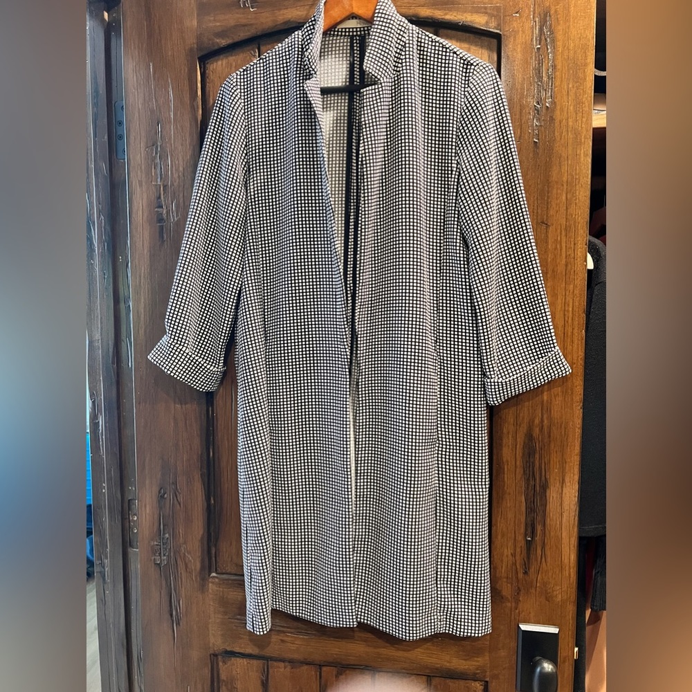 Long jacket, blazer, black and white beautiful cuff sleeves!